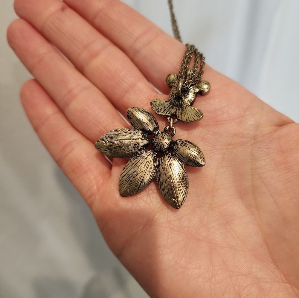 Loft Rhinestone Pendant Necklace - Picture 4 of 6